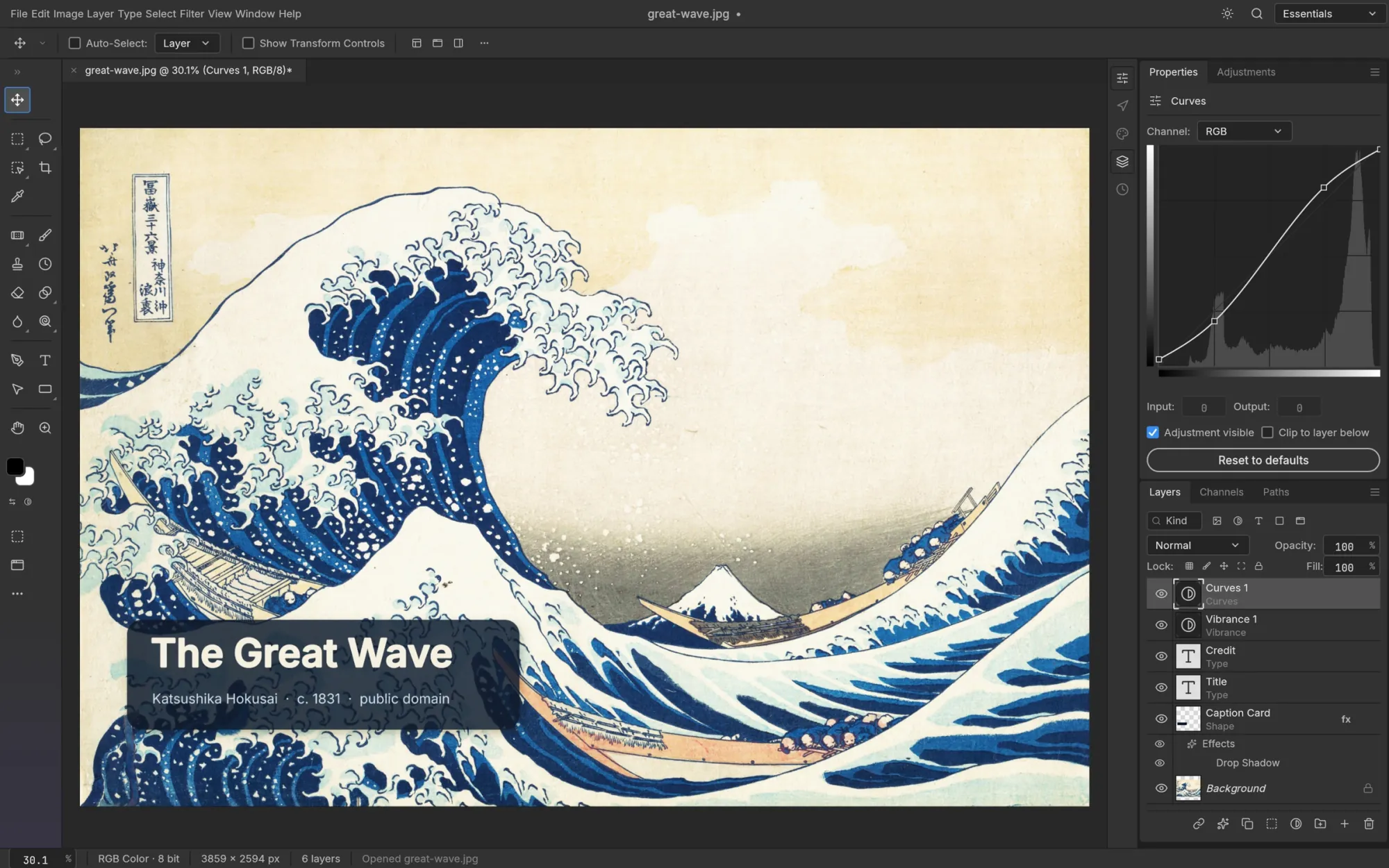 O editor de fotos PhotoCraft aberto sobre A Grande Onda, de Hokusai, com camadas de curvas, vibração e legenda nos painéis